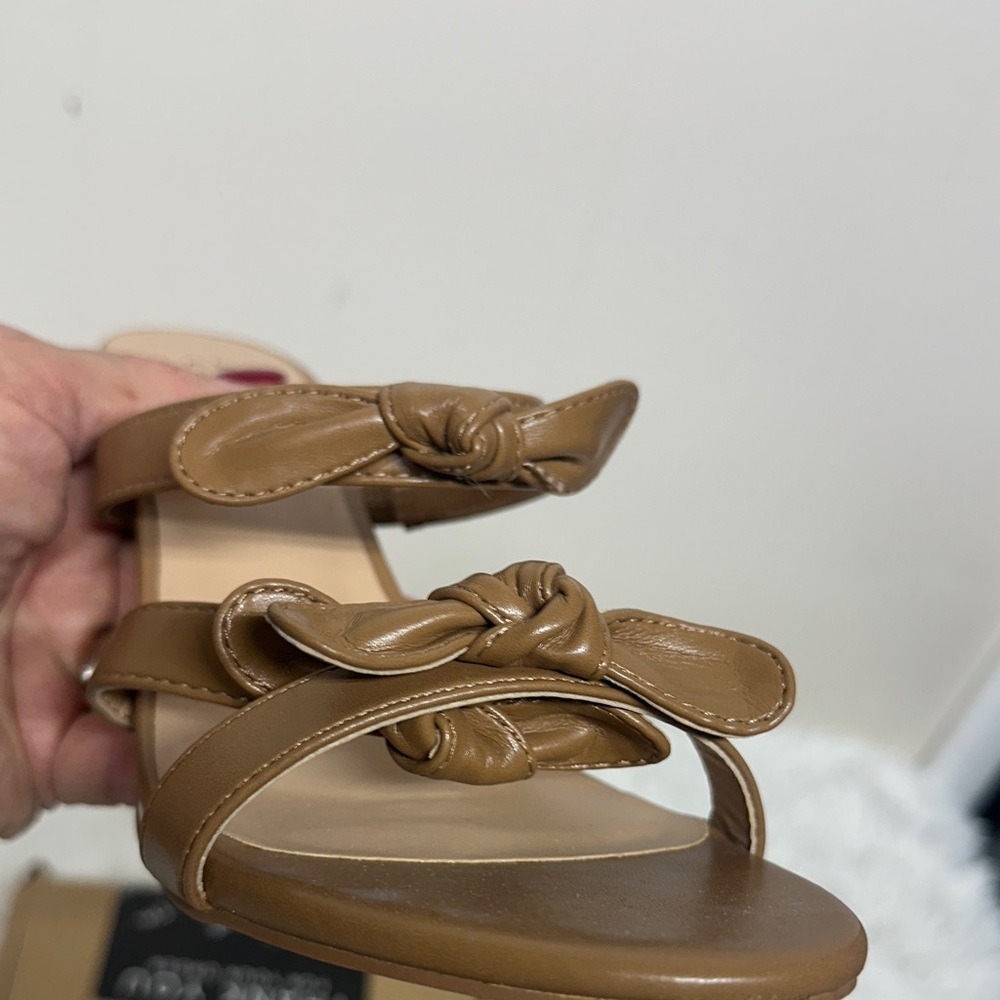 Journee Collection Tan Bow Sandals - Picture 10 of 10